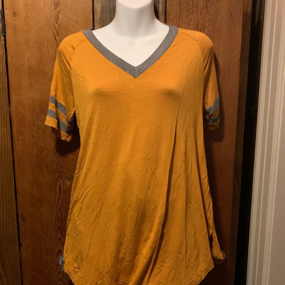 Maurice’s T- Shirt